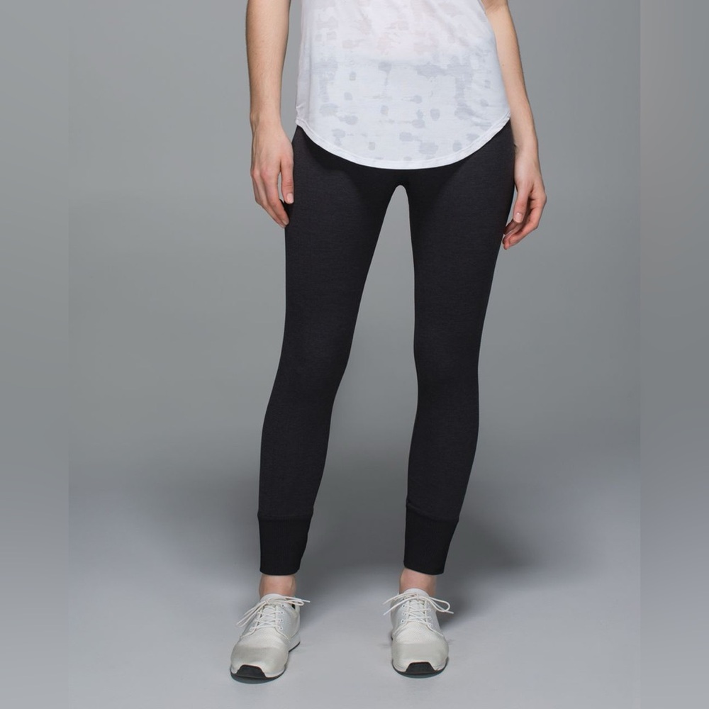 Lululemon Ebb to Street Seamless Ribbed Cuff Leggings Size 8 Charcoal Grey
